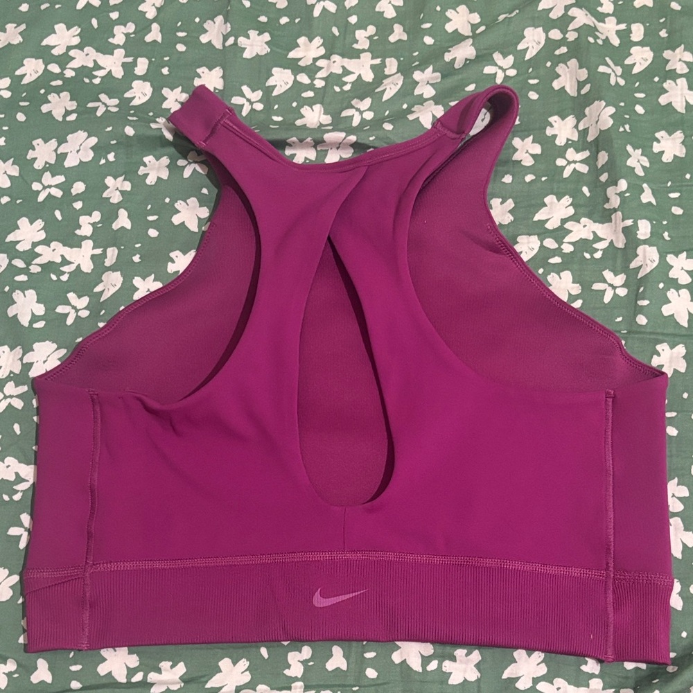 Nike - Picture 2 of 3